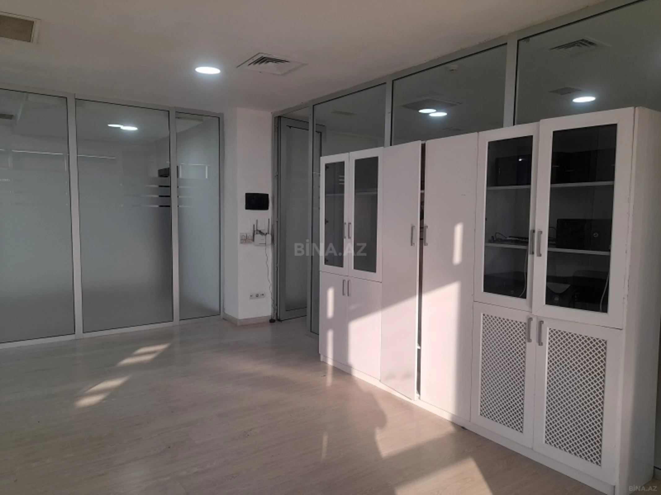 Kirayə verilir 4 otaqlı ofis 120 m²