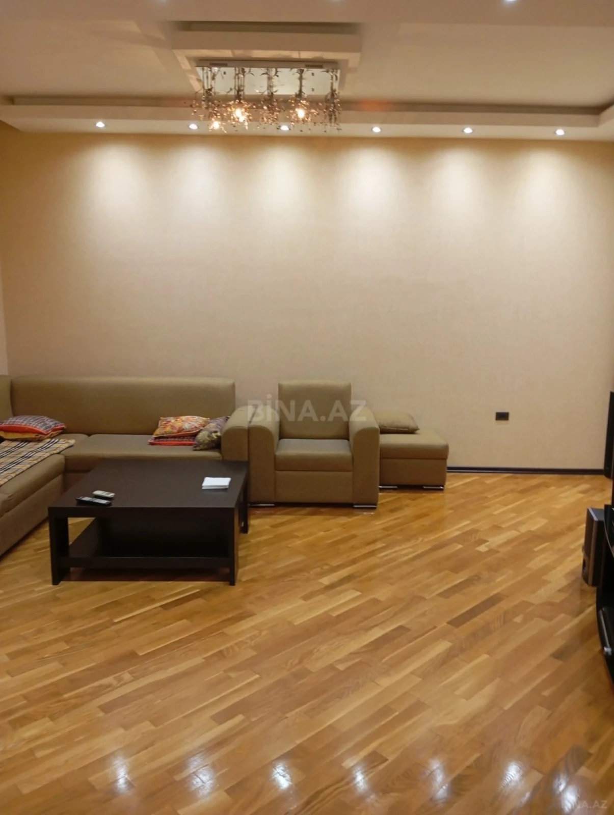 Satılır 2 otaqlı mənzil 70 m²