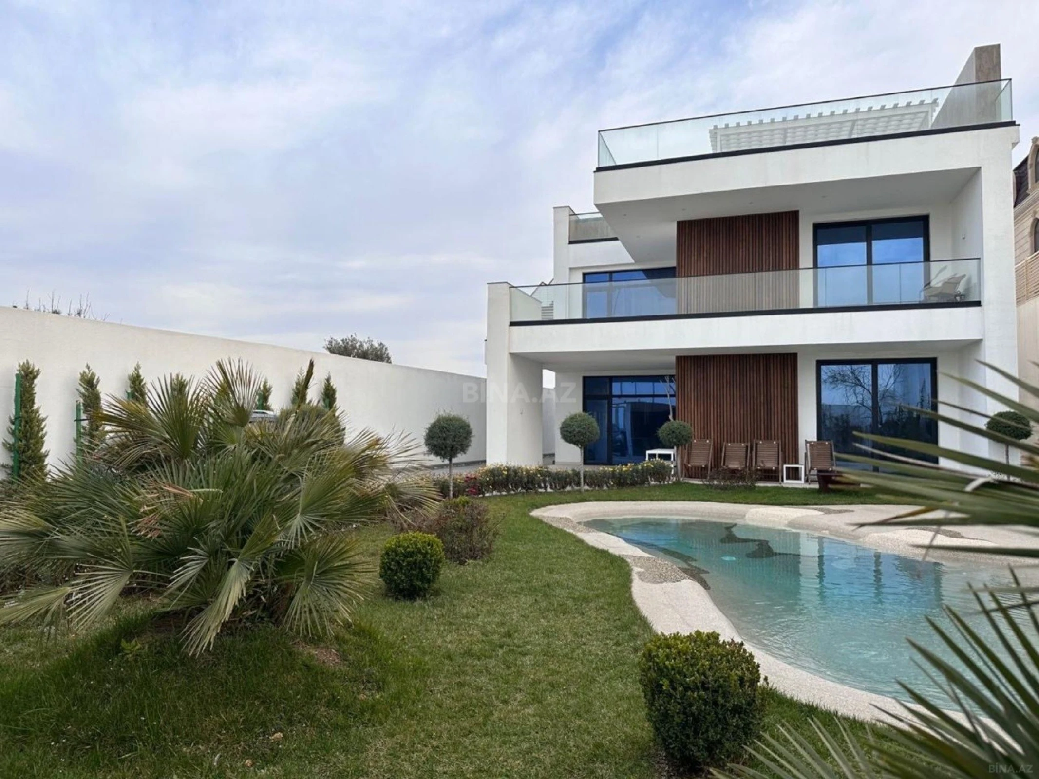 Kirayə verilir 5 otaqlı həyət evi 360 m²