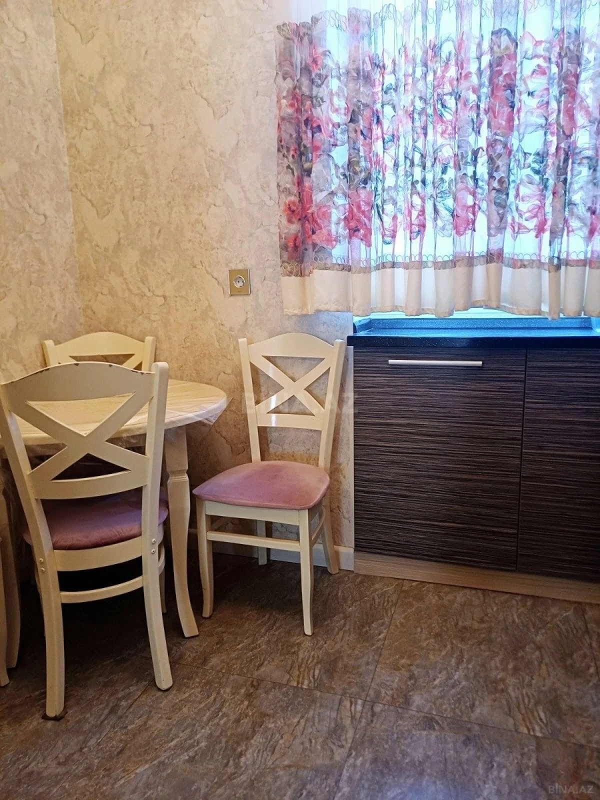 Kirayə verilir 3 otaqlı mənzil 120 m²