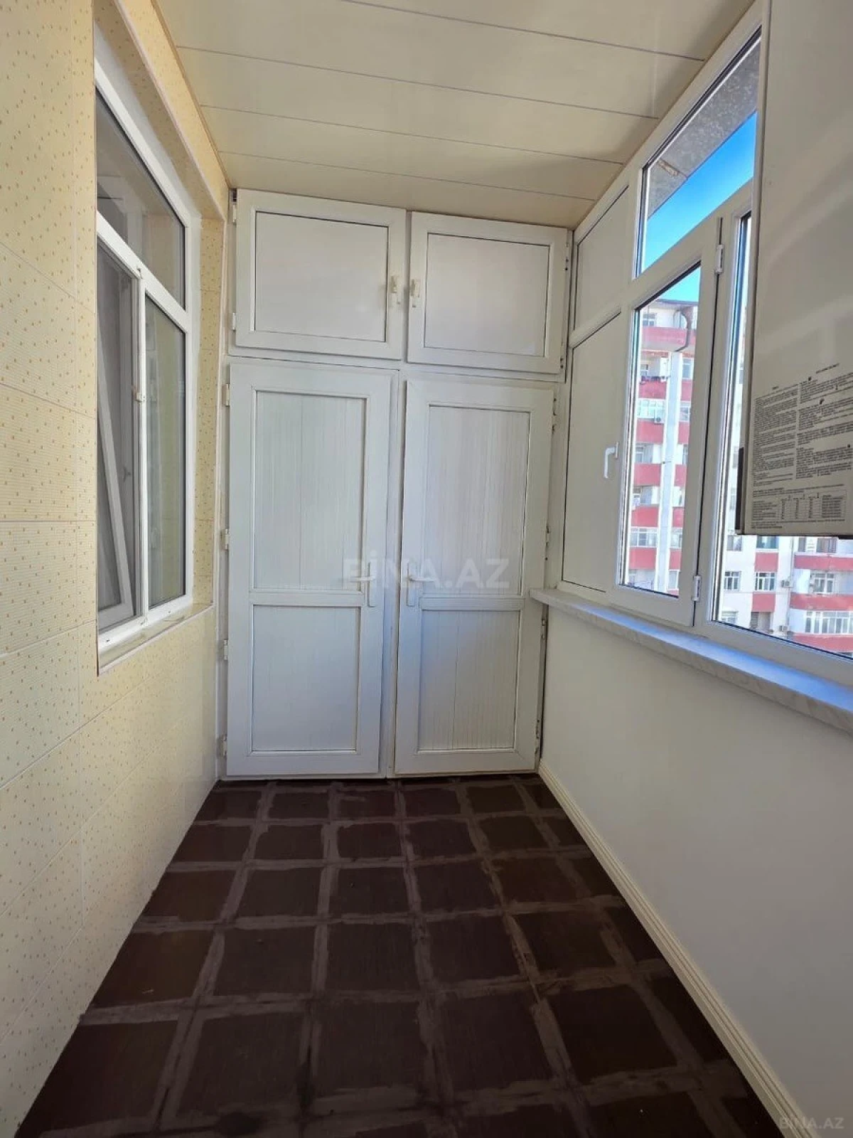 Satılır 3 otaqlı mənzil 98 m²
