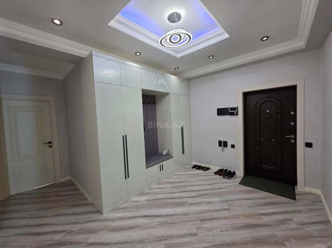Satılır 3 otaqlı mənzil 98 m²
