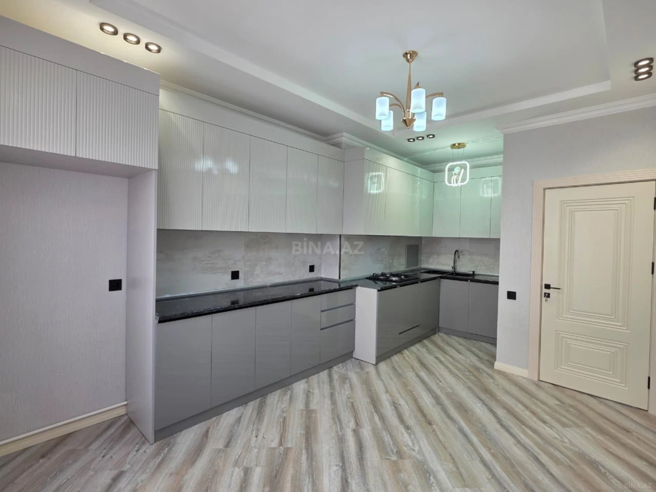 Satılır 3 otaqlı mənzil 98 m²