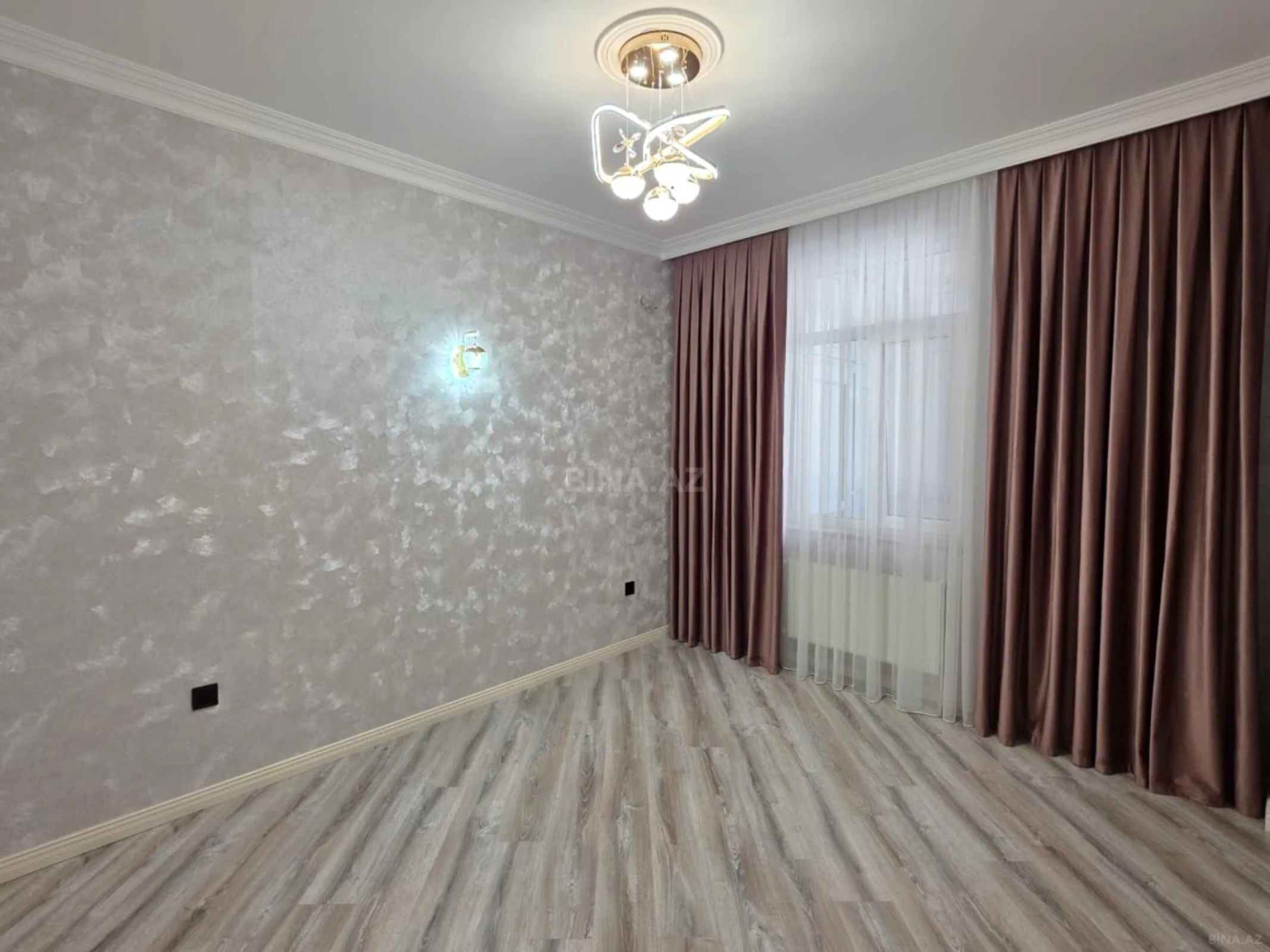 Satılır 3 otaqlı mənzil 98 m²