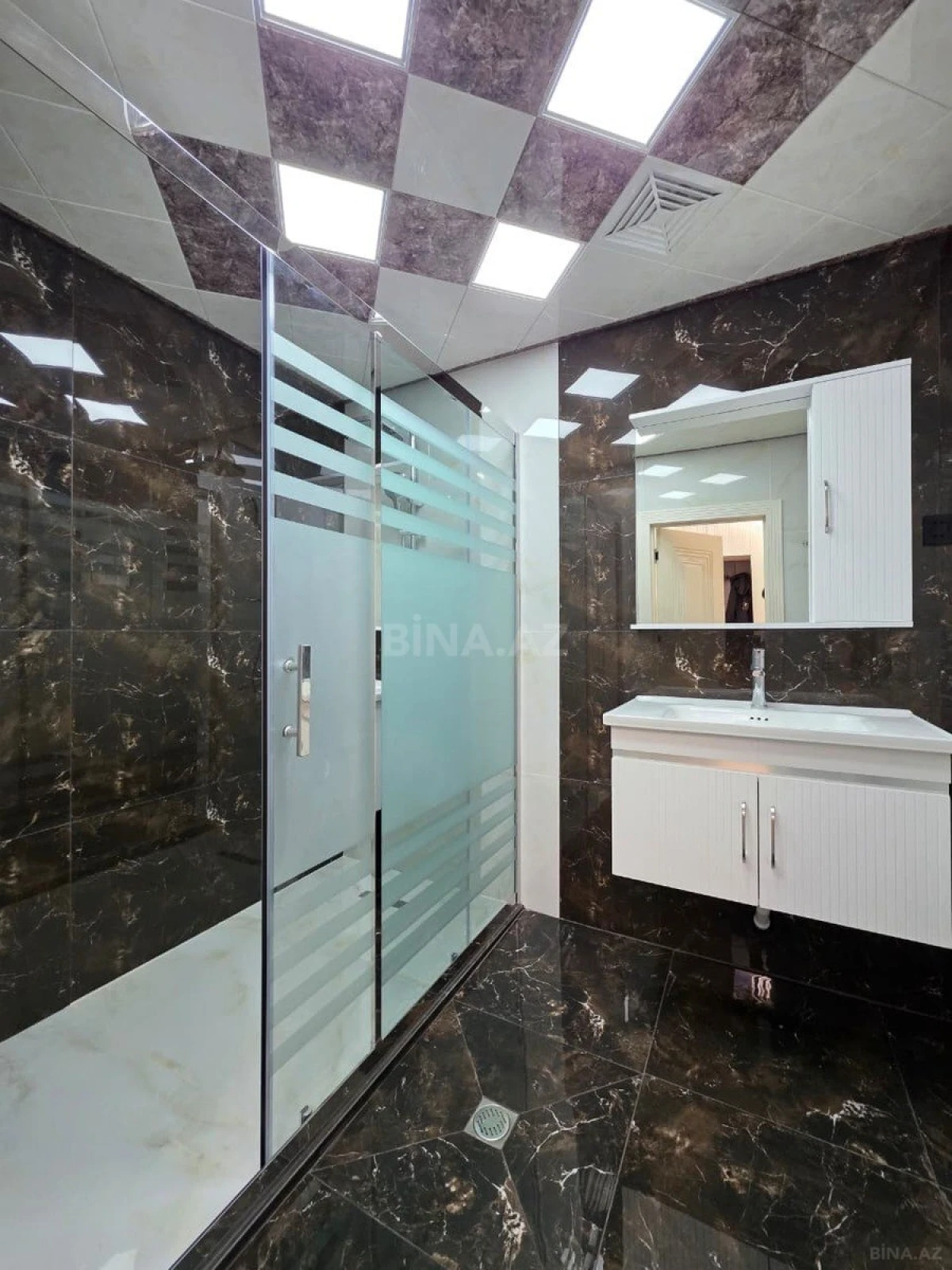 Satılır 3 otaqlı mənzil 98 m²