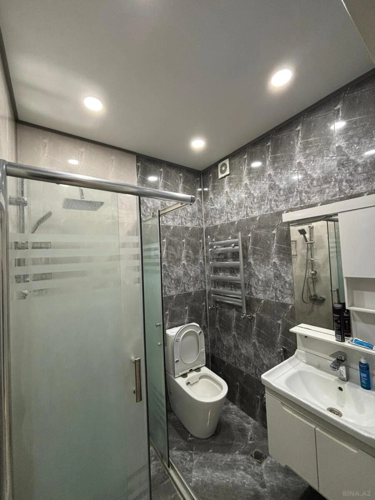 Kirayə verilir 2 otaqlı mənzil 60 m²