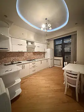 Kirayə verilir 2 otaqlı mənzil 80 m²