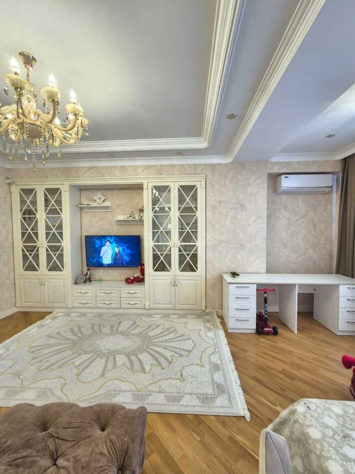 Satılır 3 otaqlı mənzil 135 m²
