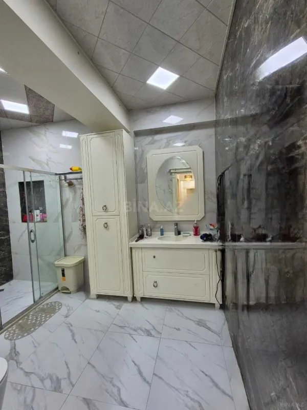 Satılır 3 otaqlı mənzil 135 m²