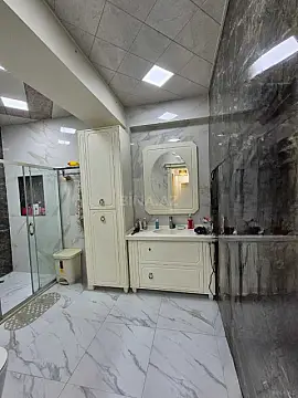 Satılır 3 otaqlı mənzil 135 m²