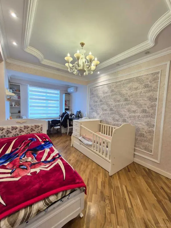Satılır 3 otaqlı mənzil 135 m²