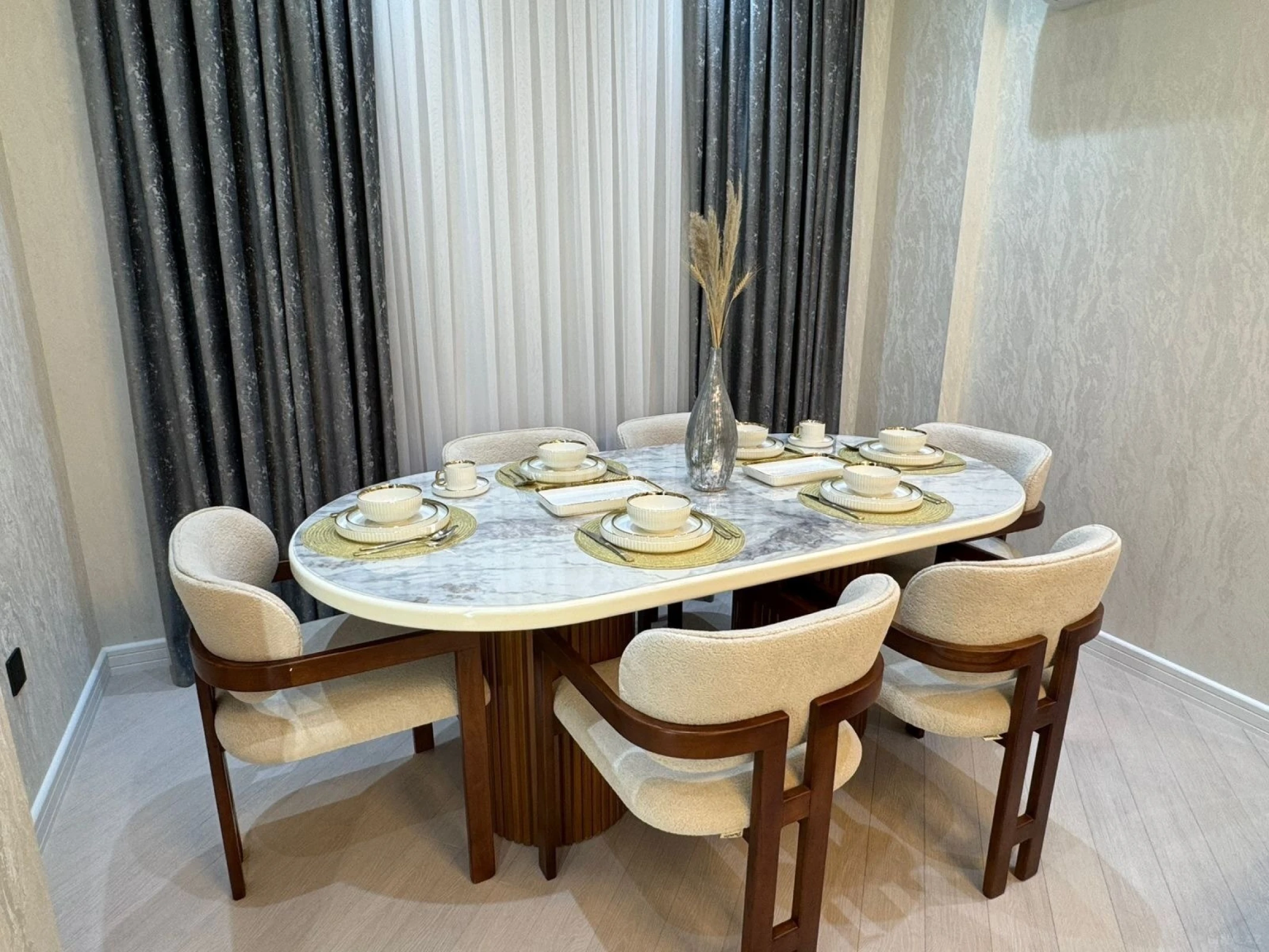 Kirayə verilir 2 otaqlı mənzil 90 m²