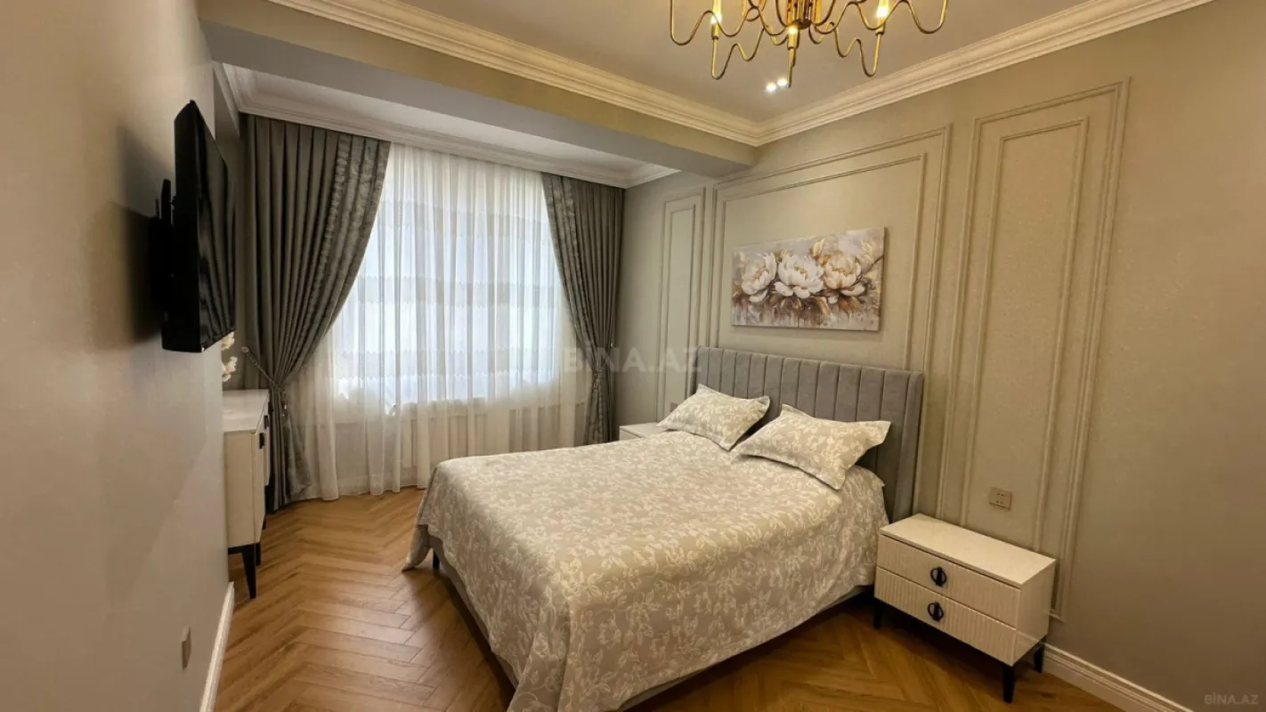 Satılır 3 otaqlı mənzil 130 m²