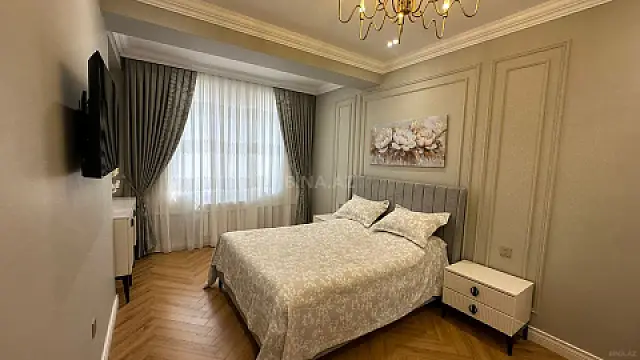 Satılır 3 otaqlı mənzil 130 m²
