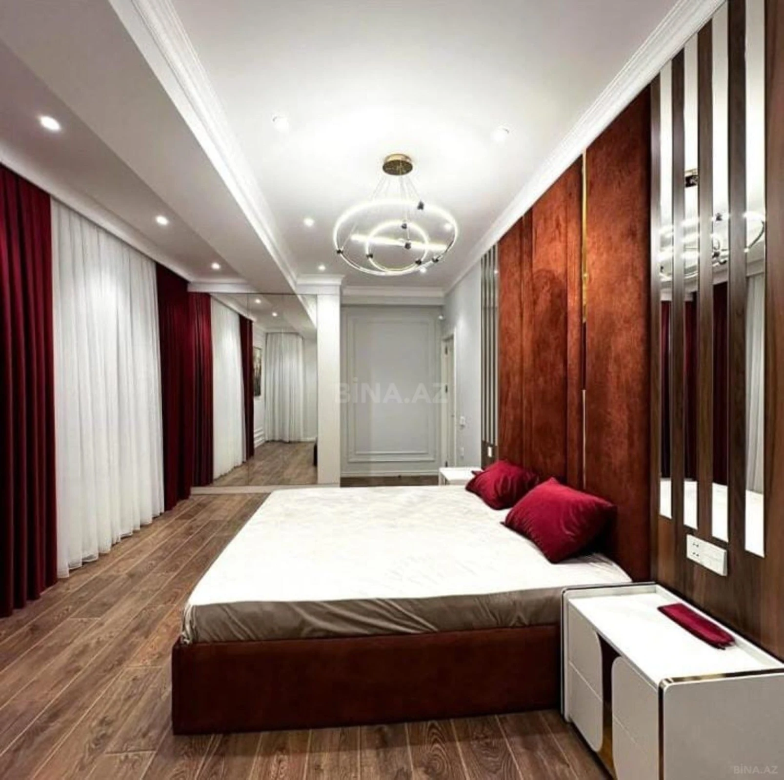 Satılır 3 otaqlı mənzil 135 m²