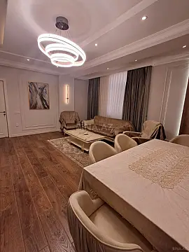 Satılır 3 otaqlı mənzil 135 m²