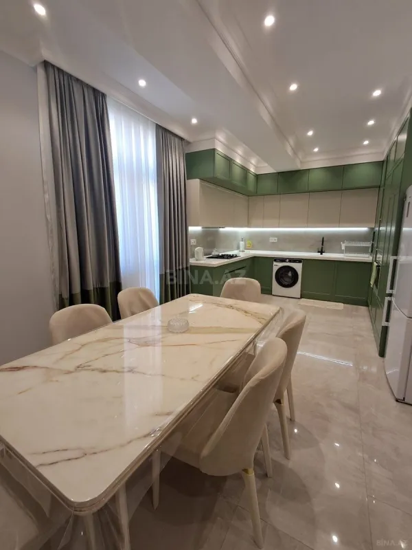 Satılır 3 otaqlı mənzil 135 m²