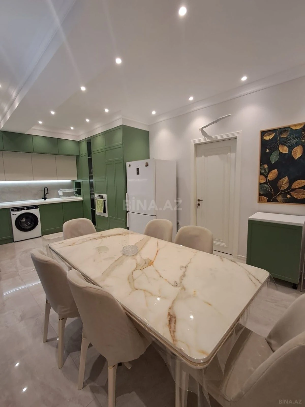 Satılır 3 otaqlı mənzil 135 m²