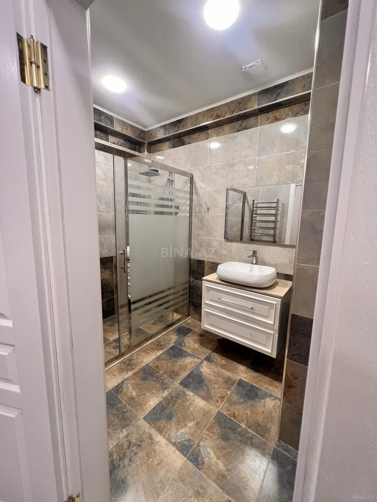 Kirayə verilir 2 otaqlı mənzil 110 m²