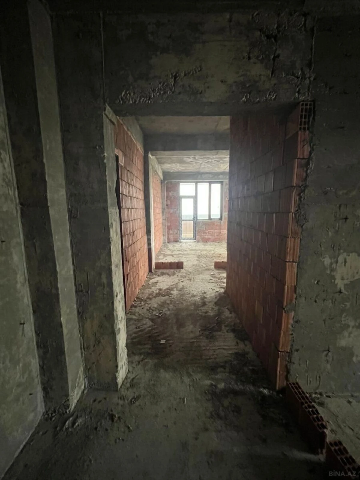 Satılır 3 otaqlı mənzil 92 m²