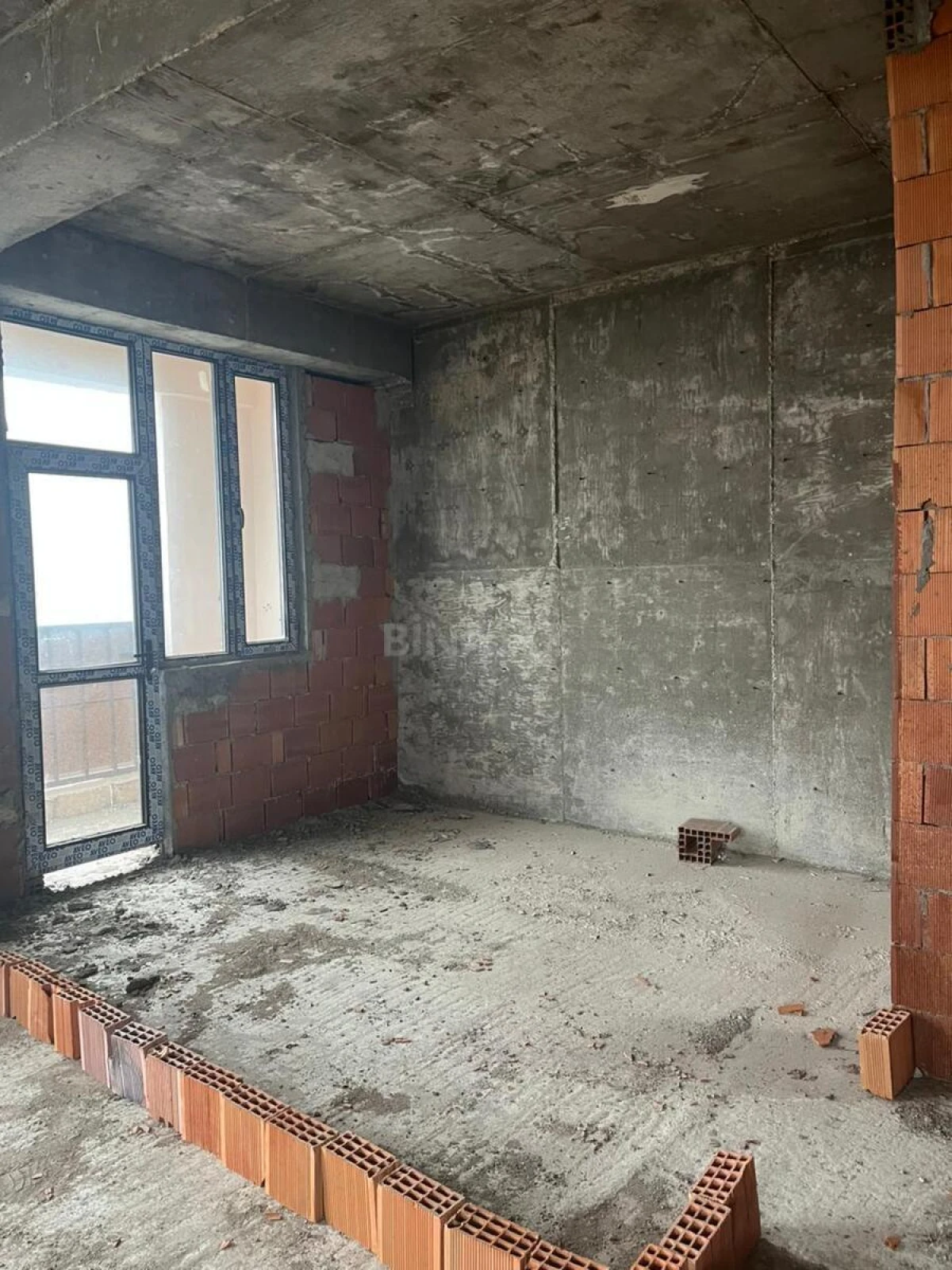 Satılır 3 otaqlı mənzil 92 m²