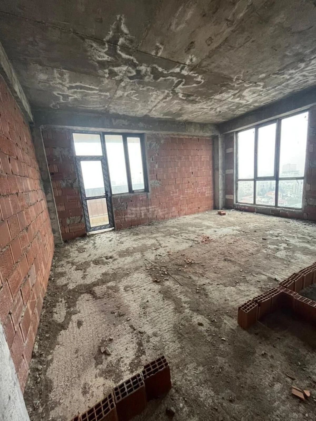 Satılır 3 otaqlı mənzil 92 m²