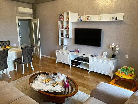 Satılır 2 otaqlı mənzil 97 m²