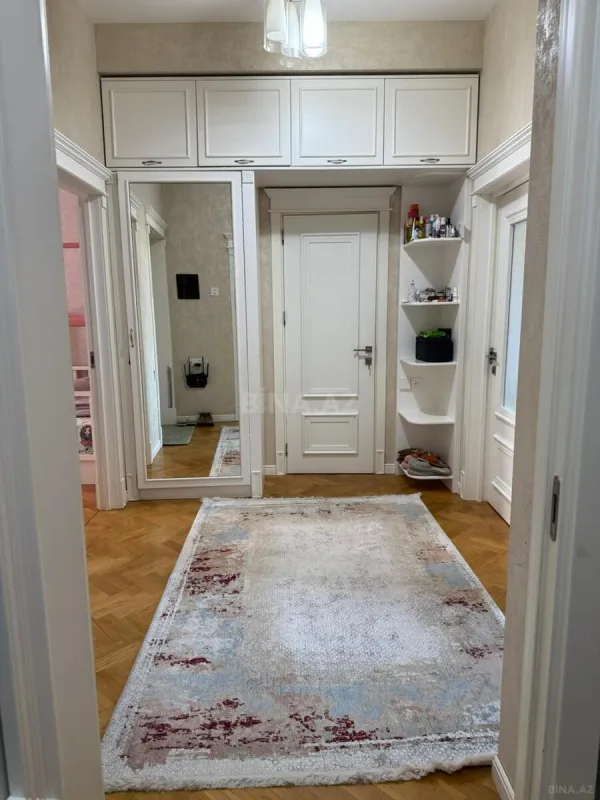 Satılır 2 otaqlı mənzil 97 m²