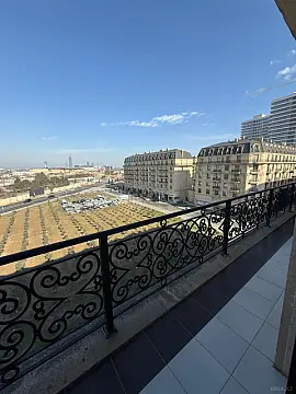 Satılır 2 otaqlı mənzil 97 m²