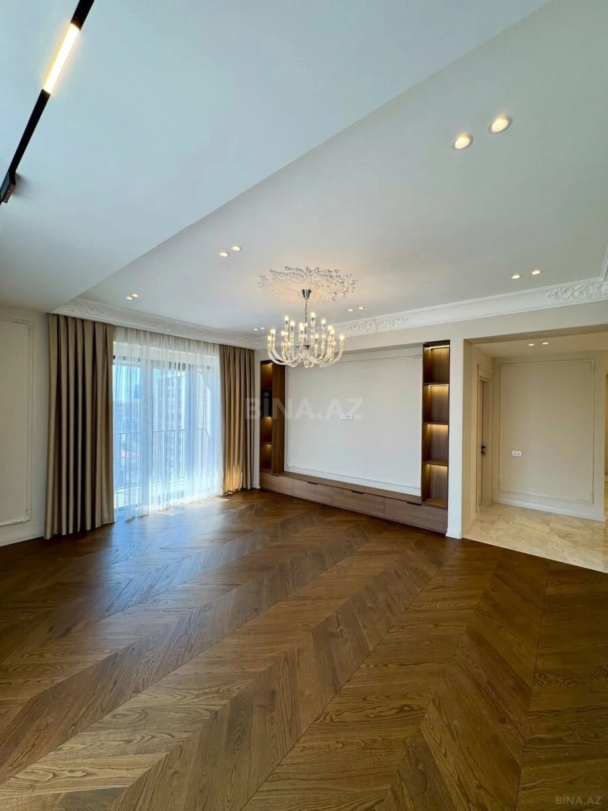 Satılır 3 otaqlı mənzil 127.5 m²