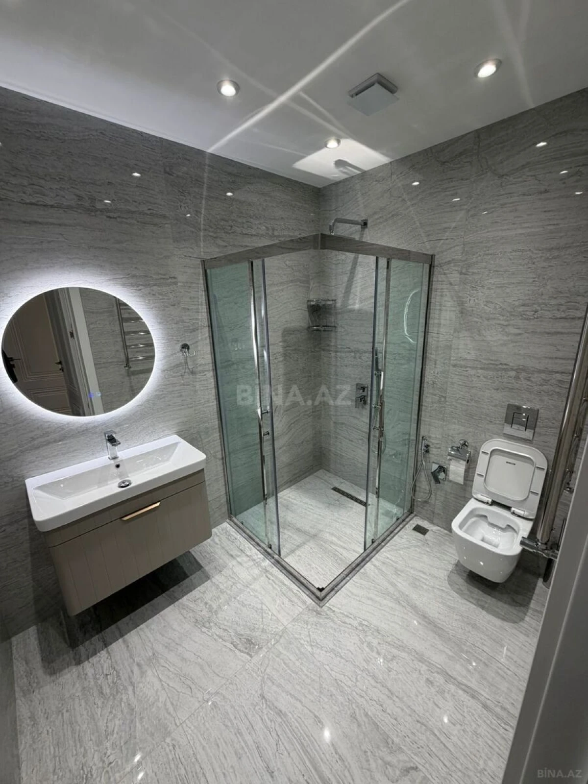 Kirayə verilir 3 otaqlı mənzil 160 m²