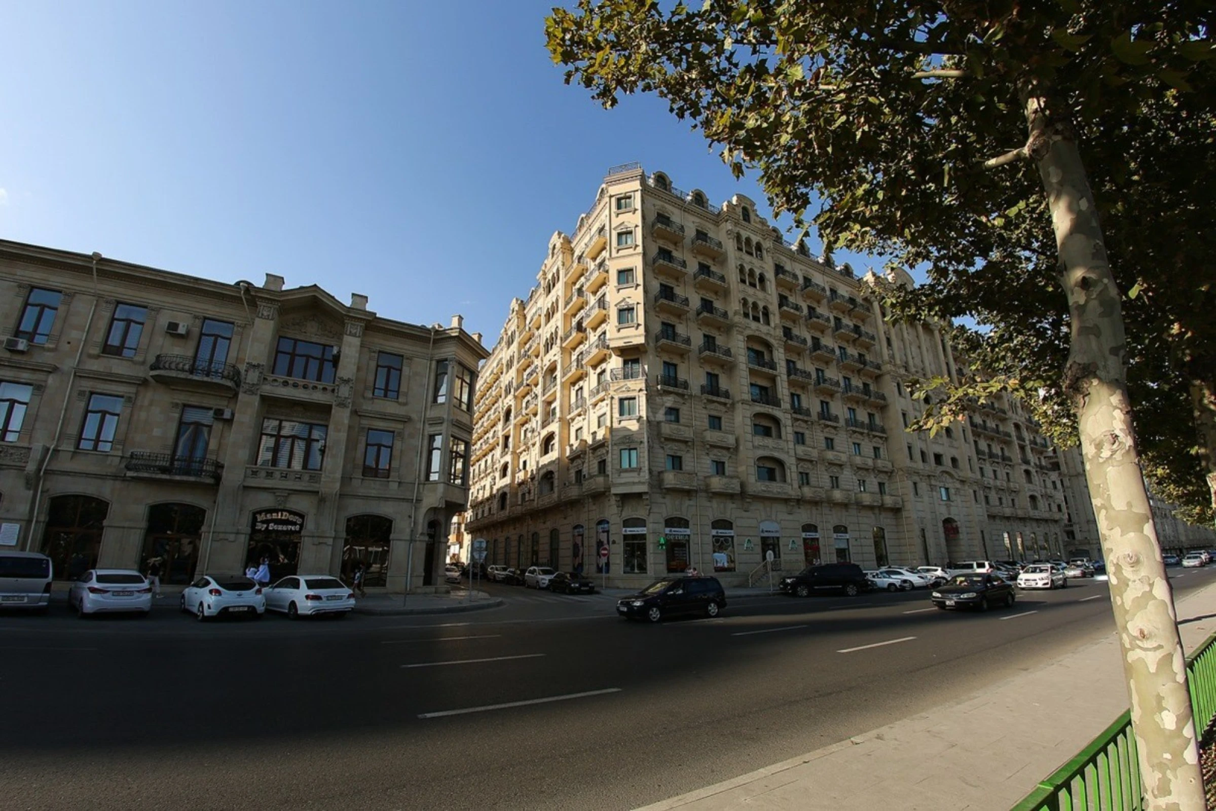 Kirayə verilir 6 otaqlı mənzil 275 m²