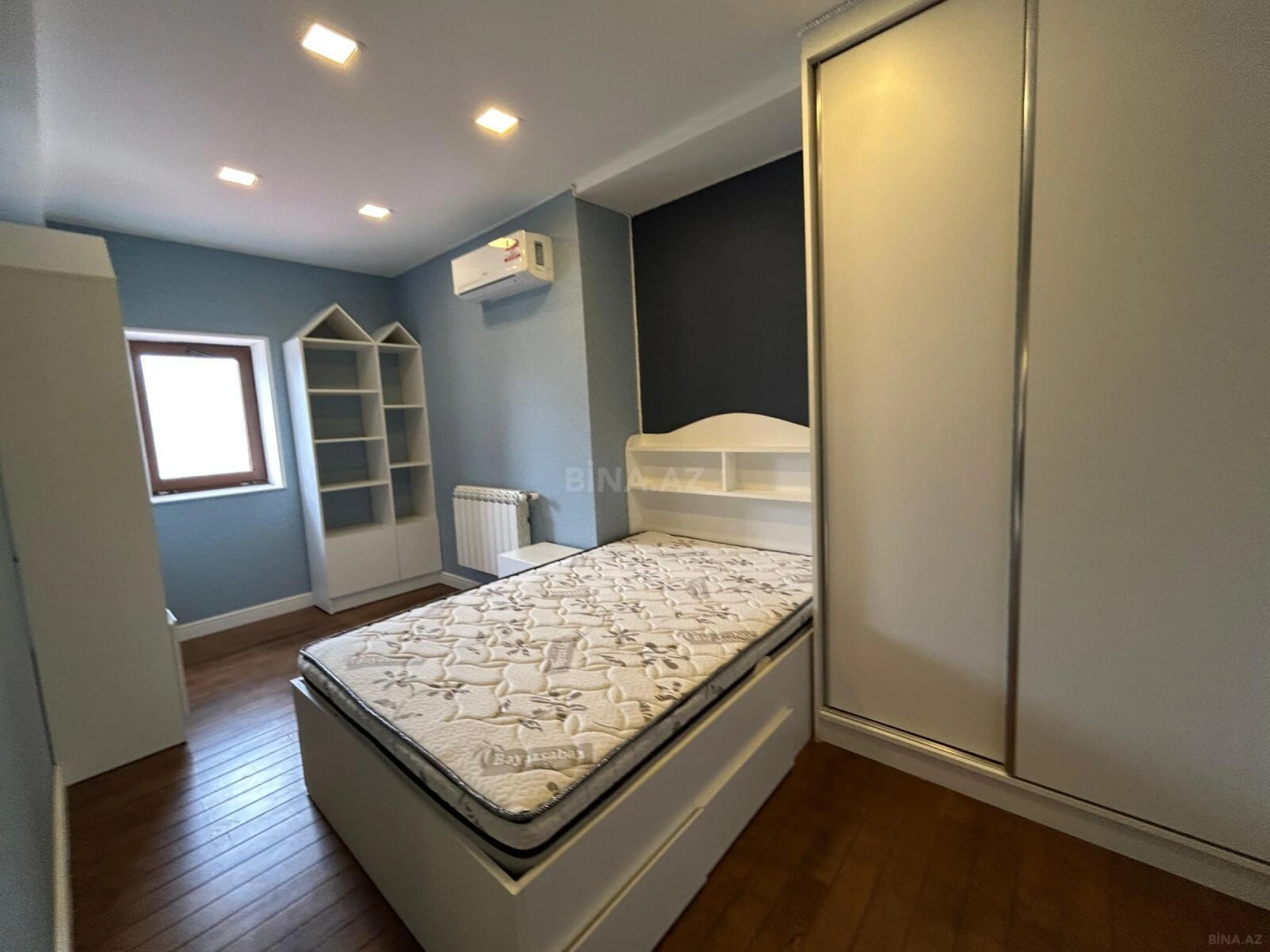 Kirayə verilir 6 otaqlı mənzil 275 m²