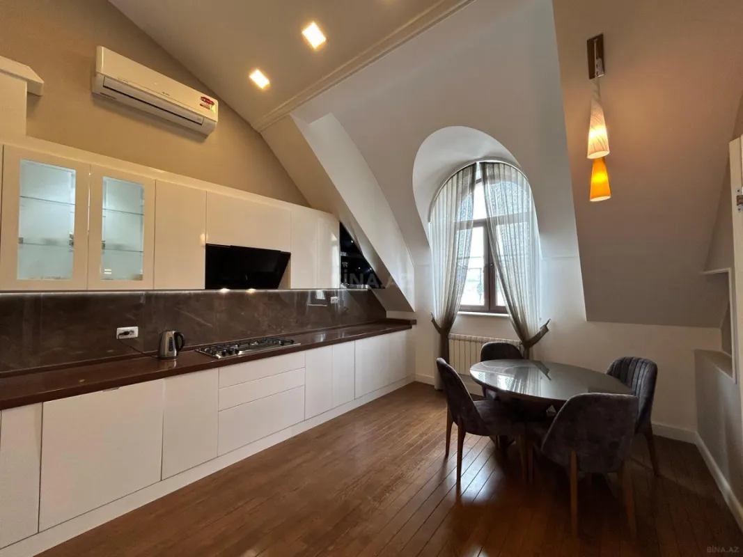 Kirayə verilir 6 otaqlı mənzil 275 m²