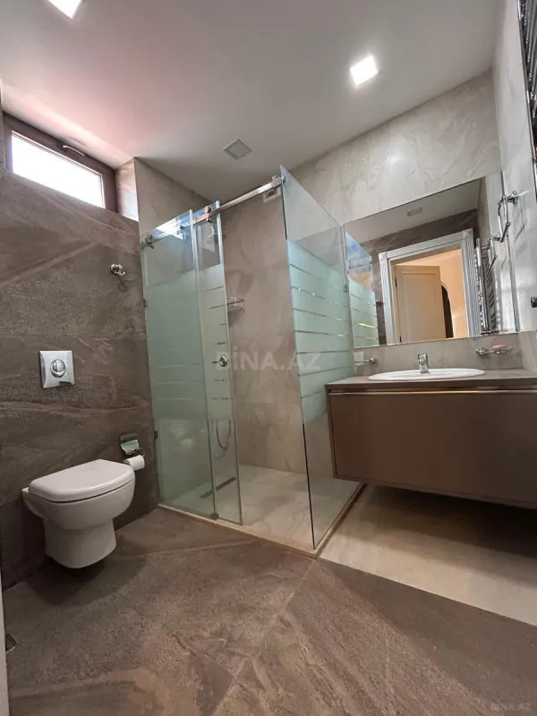 Kirayə verilir 6 otaqlı mənzil 275 m²