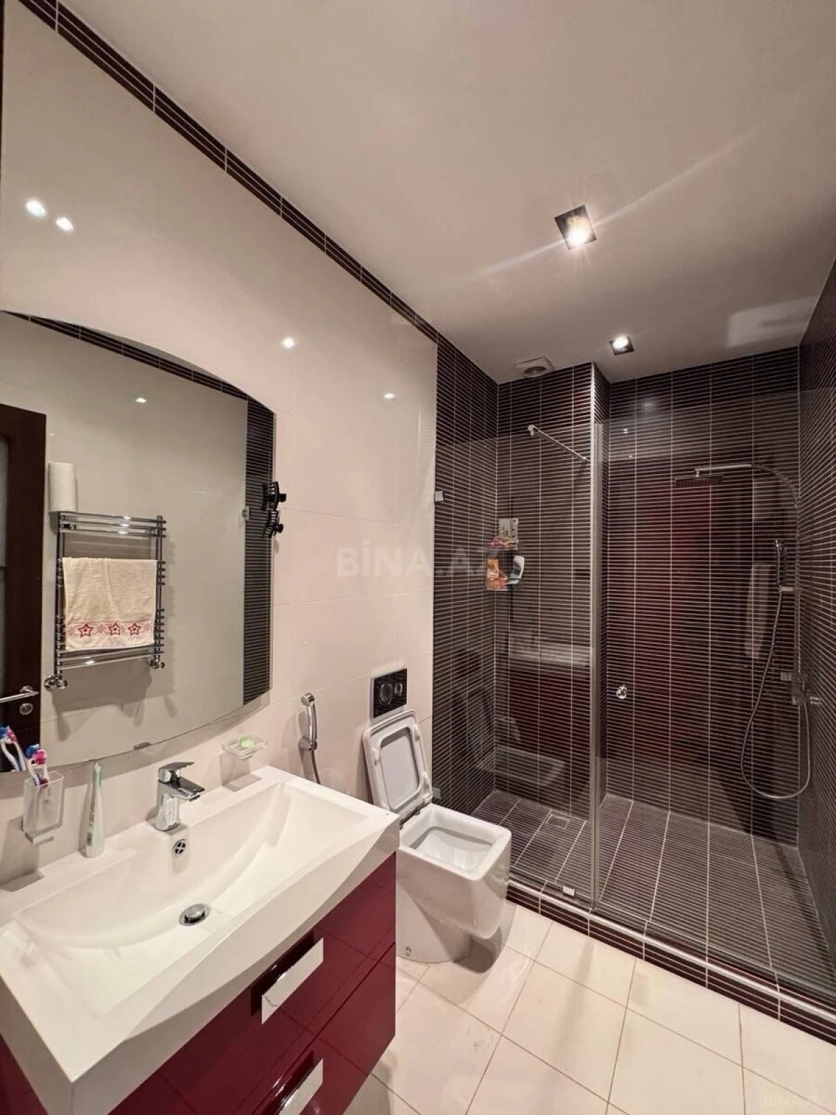 Satılır 4 otaqlı mənzil 222 m²