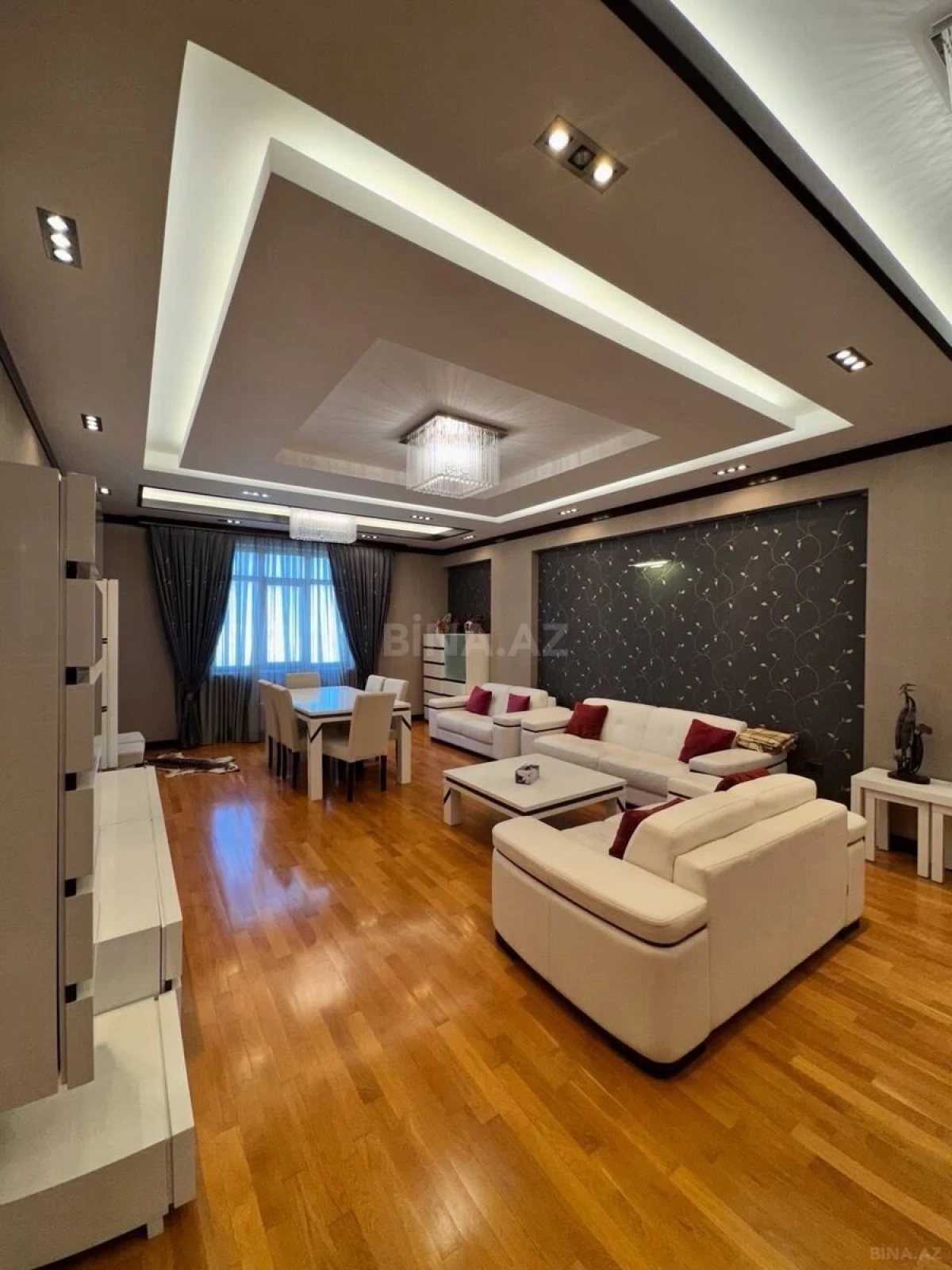 Satılır 4 otaqlı mənzil 222 m²