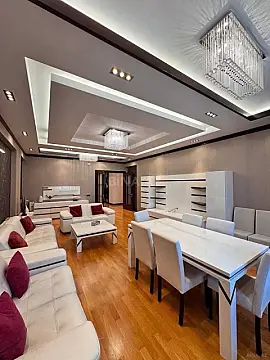 Satılır 4 otaqlı mənzil 222 m²