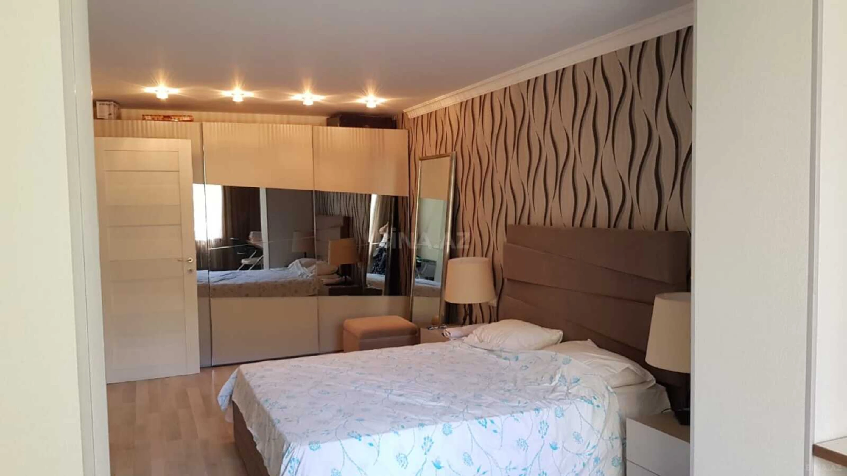 Kirayə verilir 2 otaqlı mənzil 68 m²