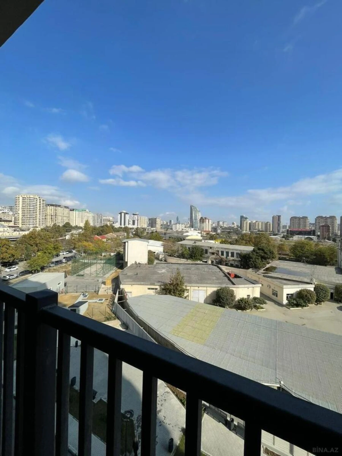 Satılır 4 otaqlı mənzil 175 m²