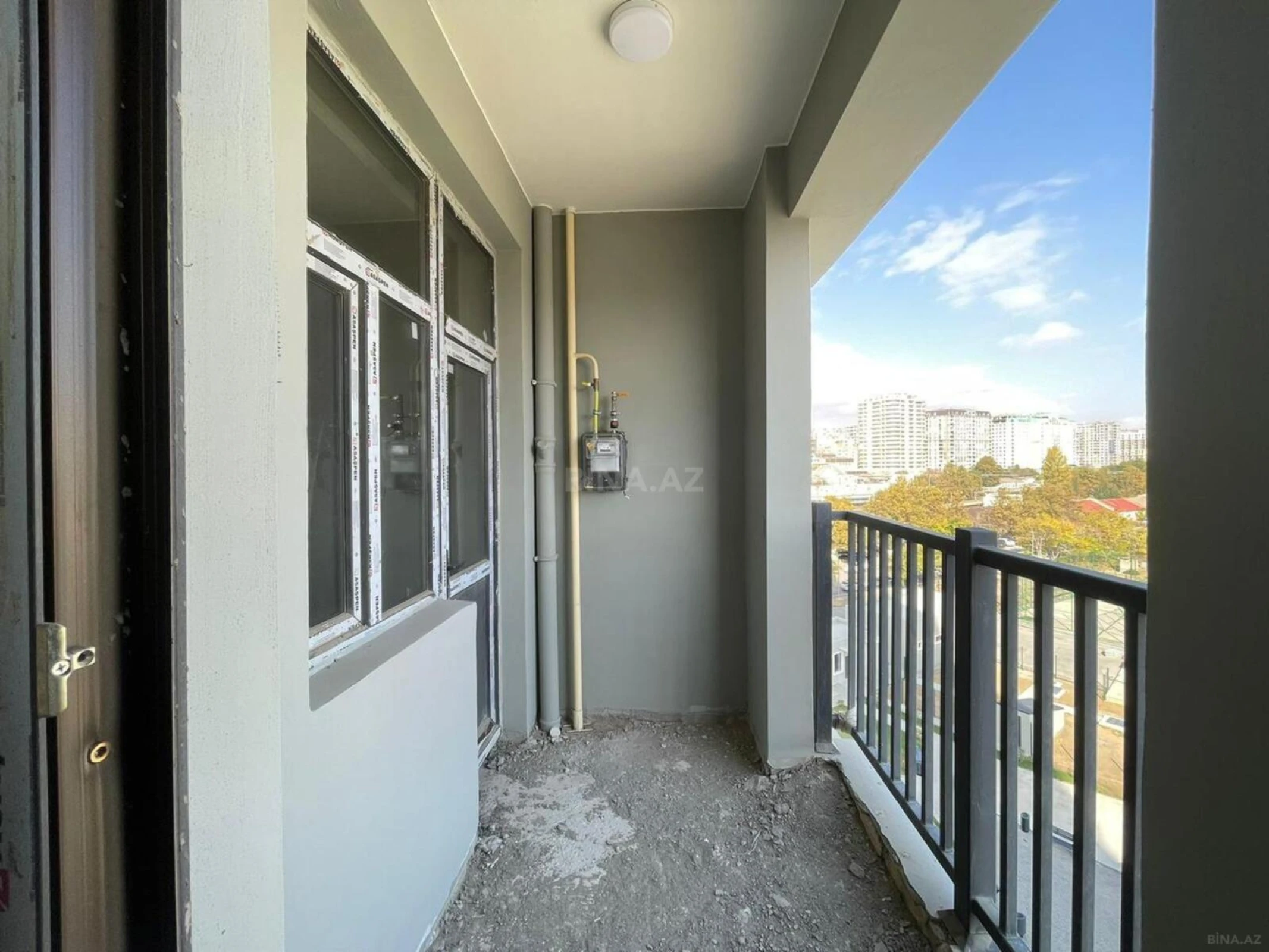 Satılır 4 otaqlı mənzil 175 m²