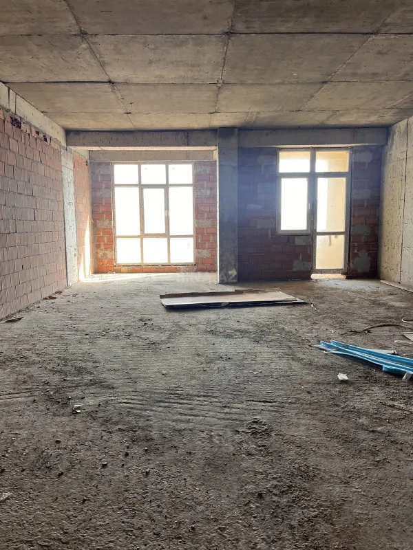 Satılır 4 otaqlı mənzil 174 m²