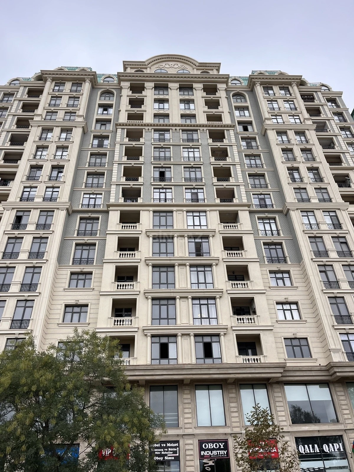 Satılır 4 otaqlı mənzil 174 m²