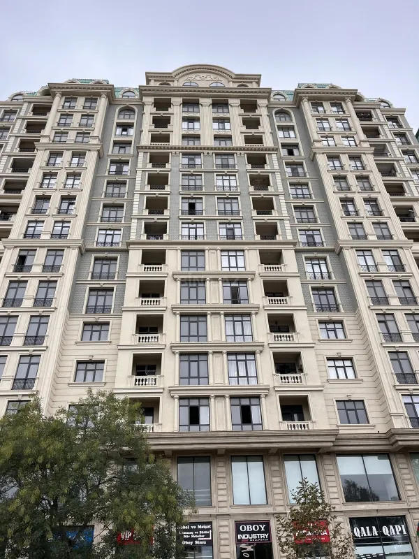 Satılır 4 otaqlı mənzil 174 m²