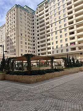 Satılır 4 otaqlı mənzil 174 m²