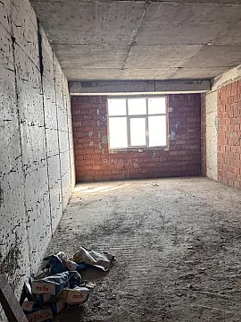 Satılır 4 otaqlı mənzil 174 m²