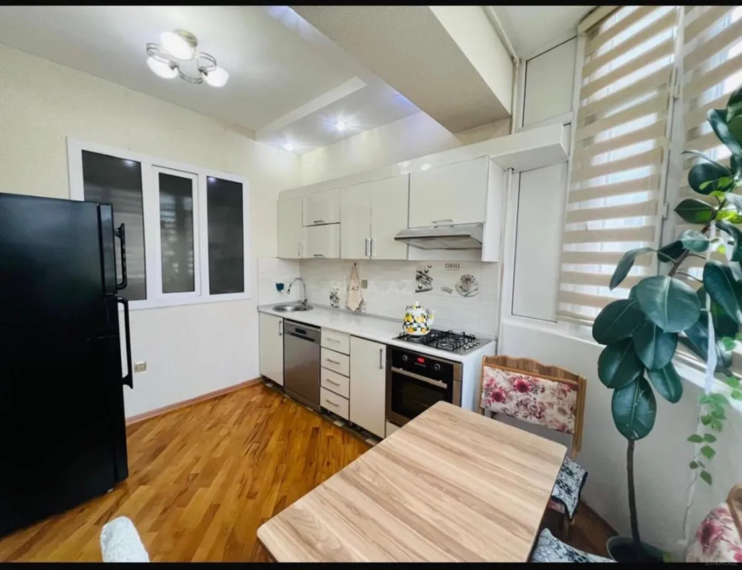 Satılır 3 otaqlı mənzil 94 m²