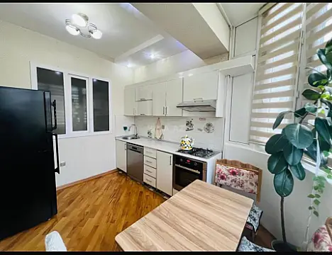 Satılır 3 otaqlı mənzil 94 m²