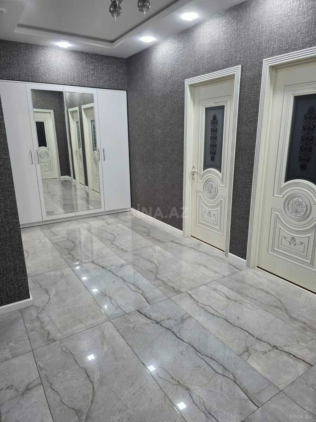 Kirayə verilir 3 otaqlı mənzil 149 m²