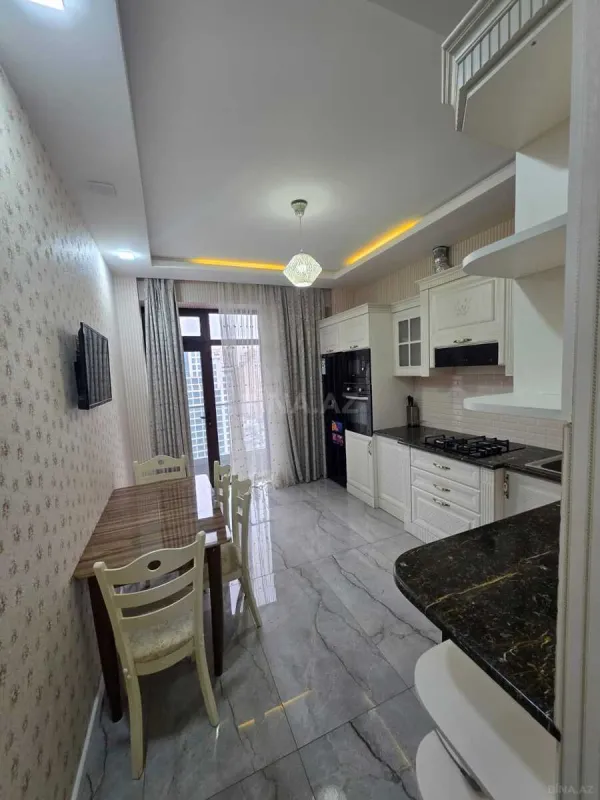 Kirayə verilir 3 otaqlı mənzil 149 m²